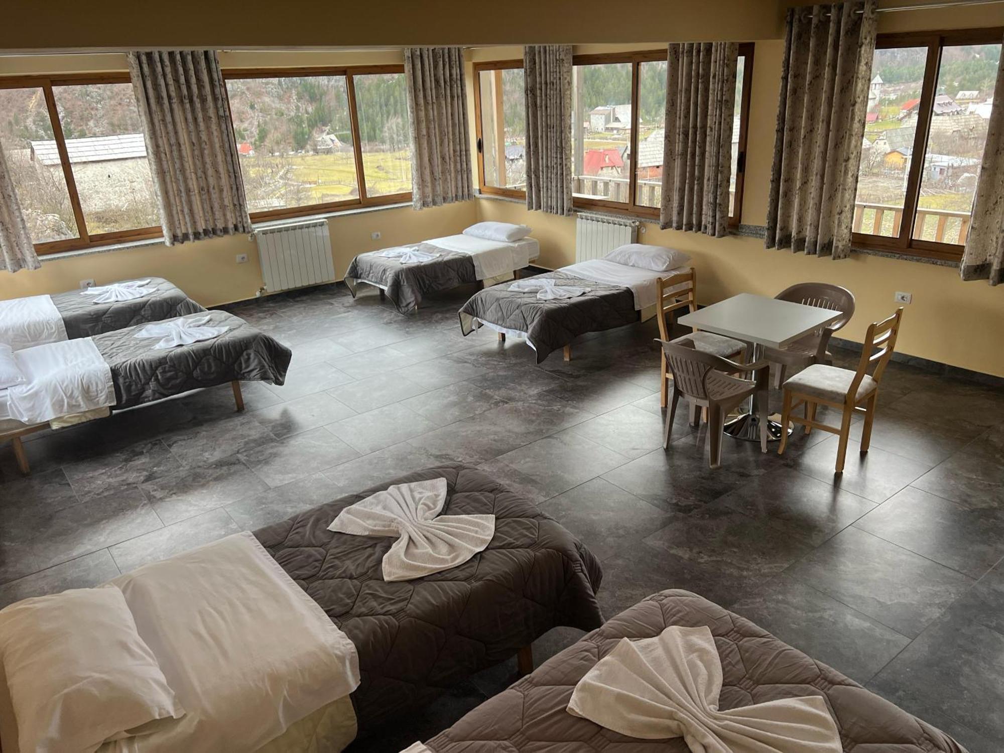 Bujtina Ziçi Otel Theth Dış mekan fotoğraf
