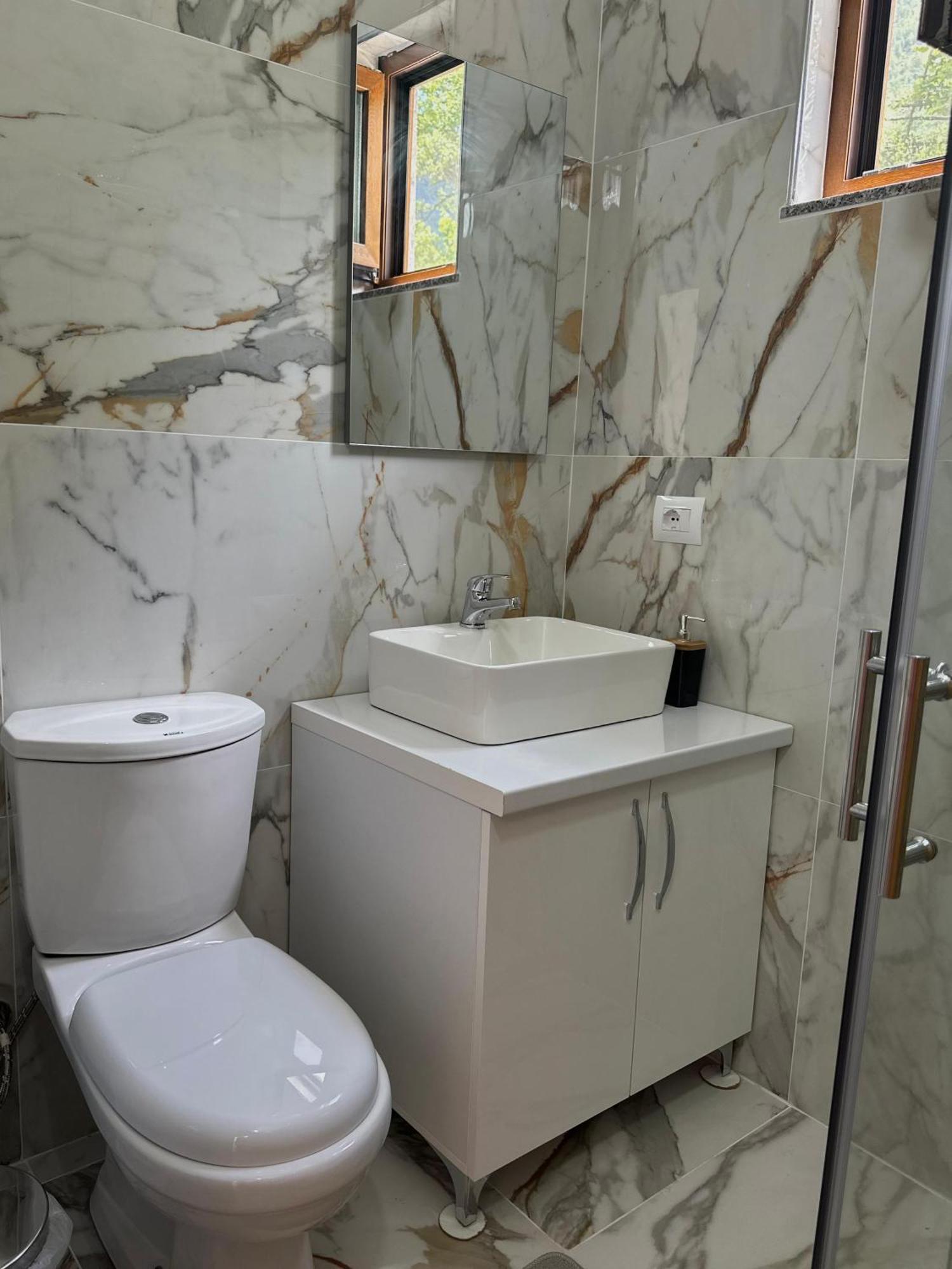 Bujtina Ziçi Otel Theth Dış mekan fotoğraf