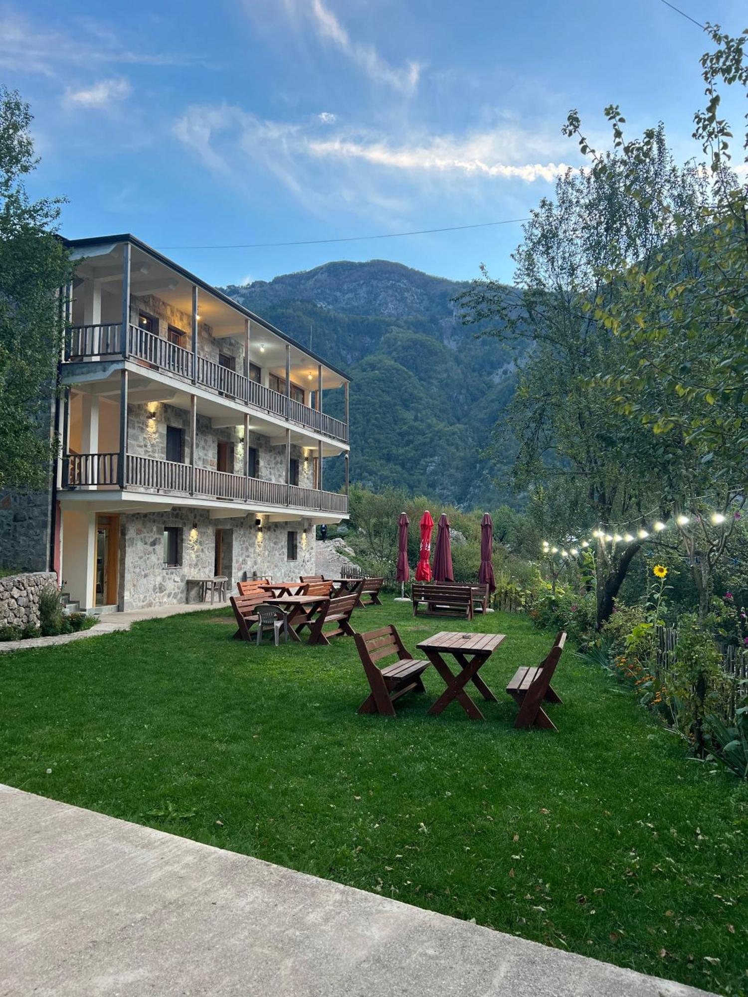 Bujtina Ziçi Otel Theth Dış mekan fotoğraf